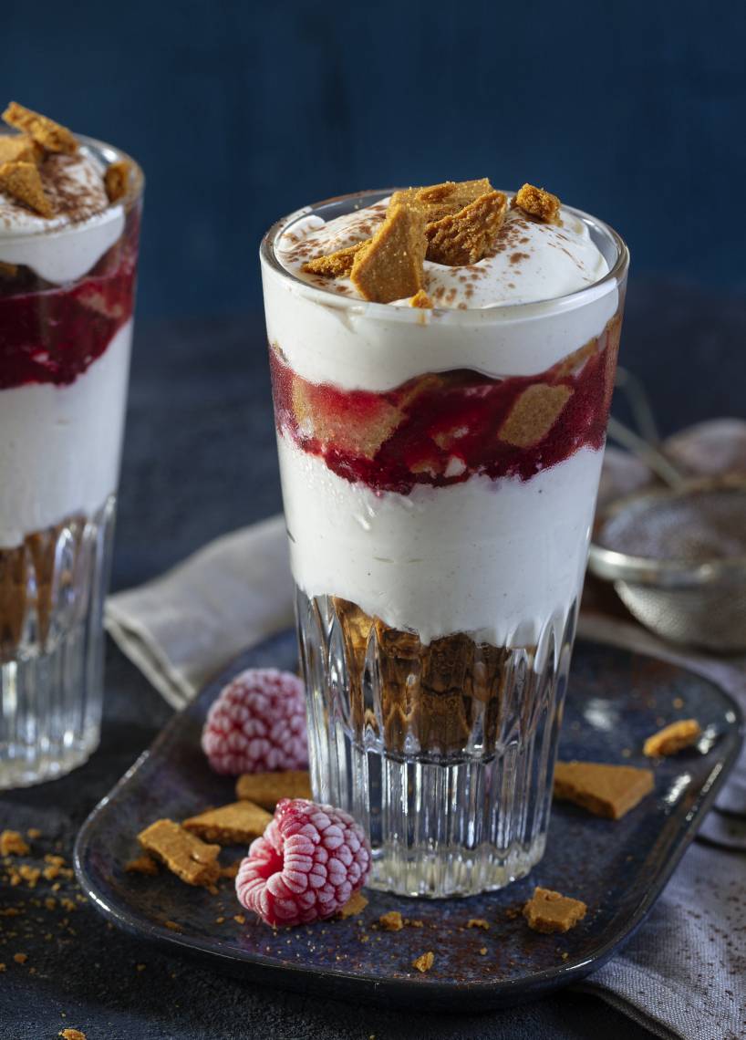 Spekulatius-Schichtdessert mit Himbeeren