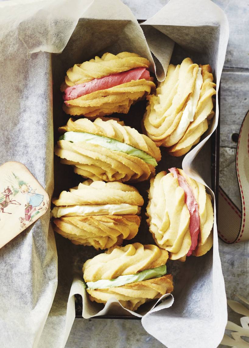 Spritzgebäck mit Golden Syrup und Rum-Buttercreme