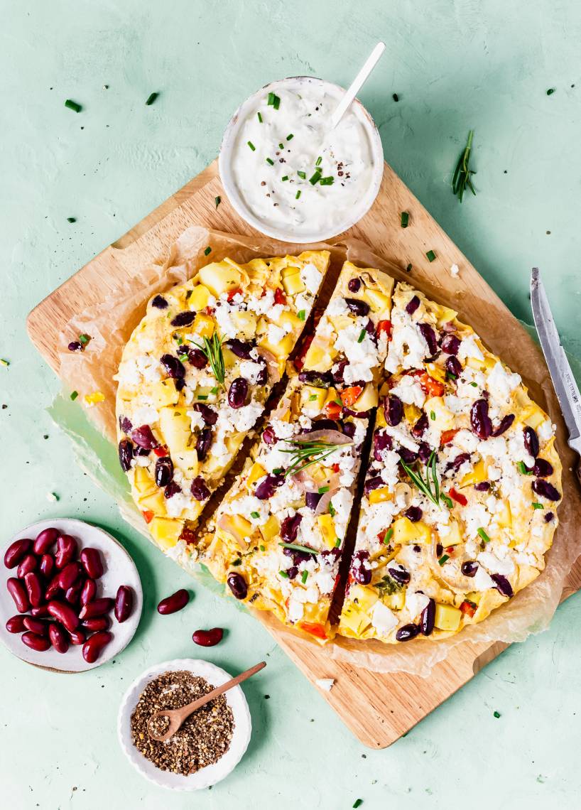 Tortilla-Omelett mit Feta und Kräuterquark