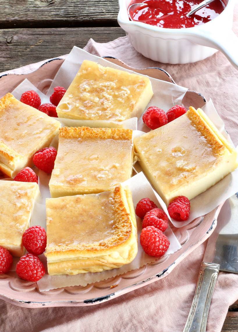 Zauberkuchen mit Himbeersoße