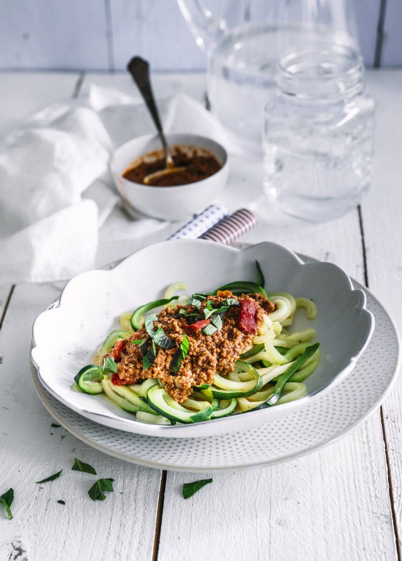 Zucchini-Nudeln mit Paprika-Bolognese