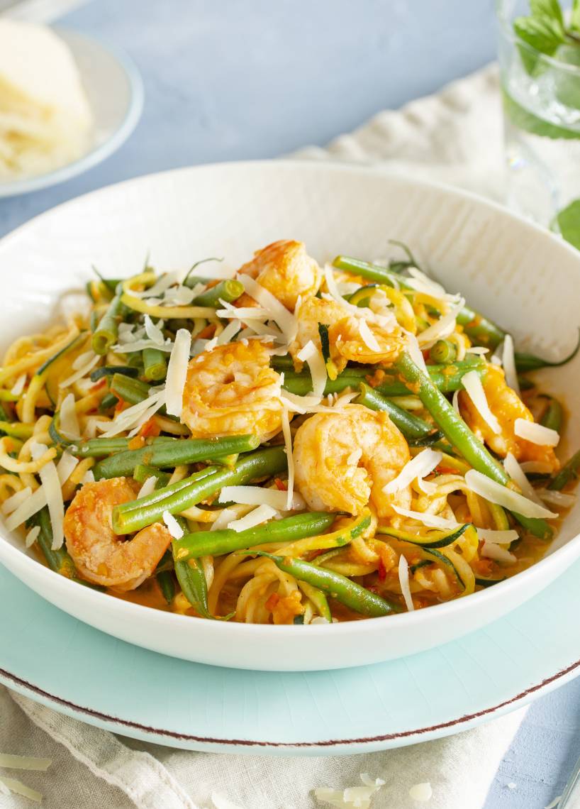 Zucchininudeln mit Garnelen und Soße