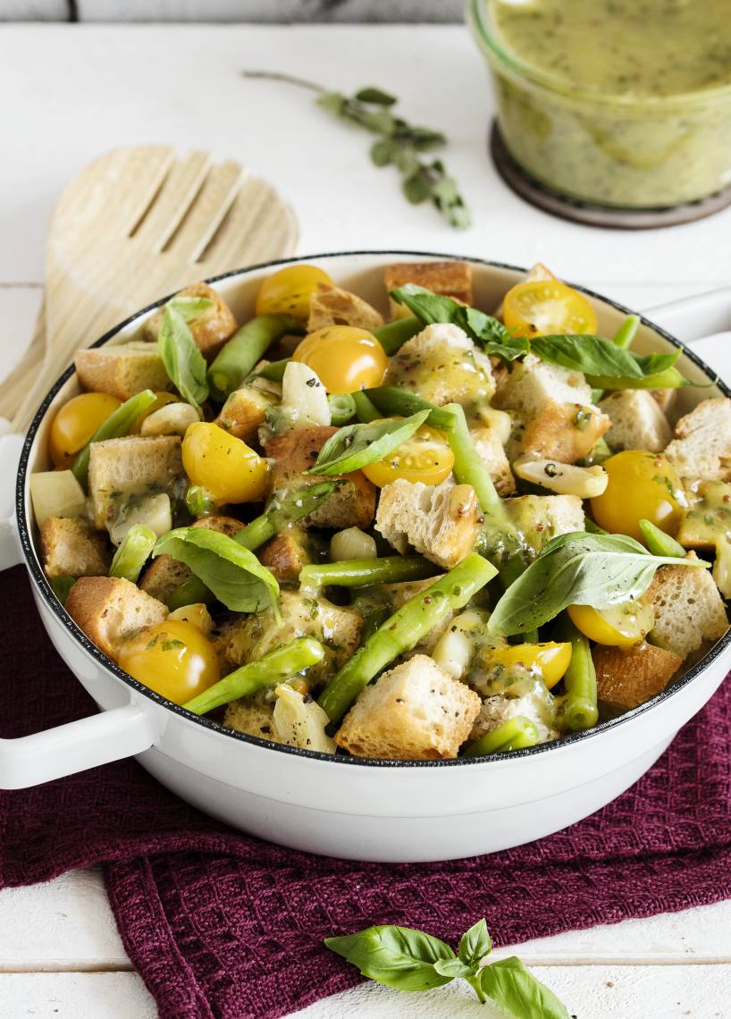 Brotsalat mit Bohnen und Tomaten im Monsieur Cuisine | ZauberMix Brotsalat mit Bohnen und Tomaten im Monsieur Cuisine | ZauberMix