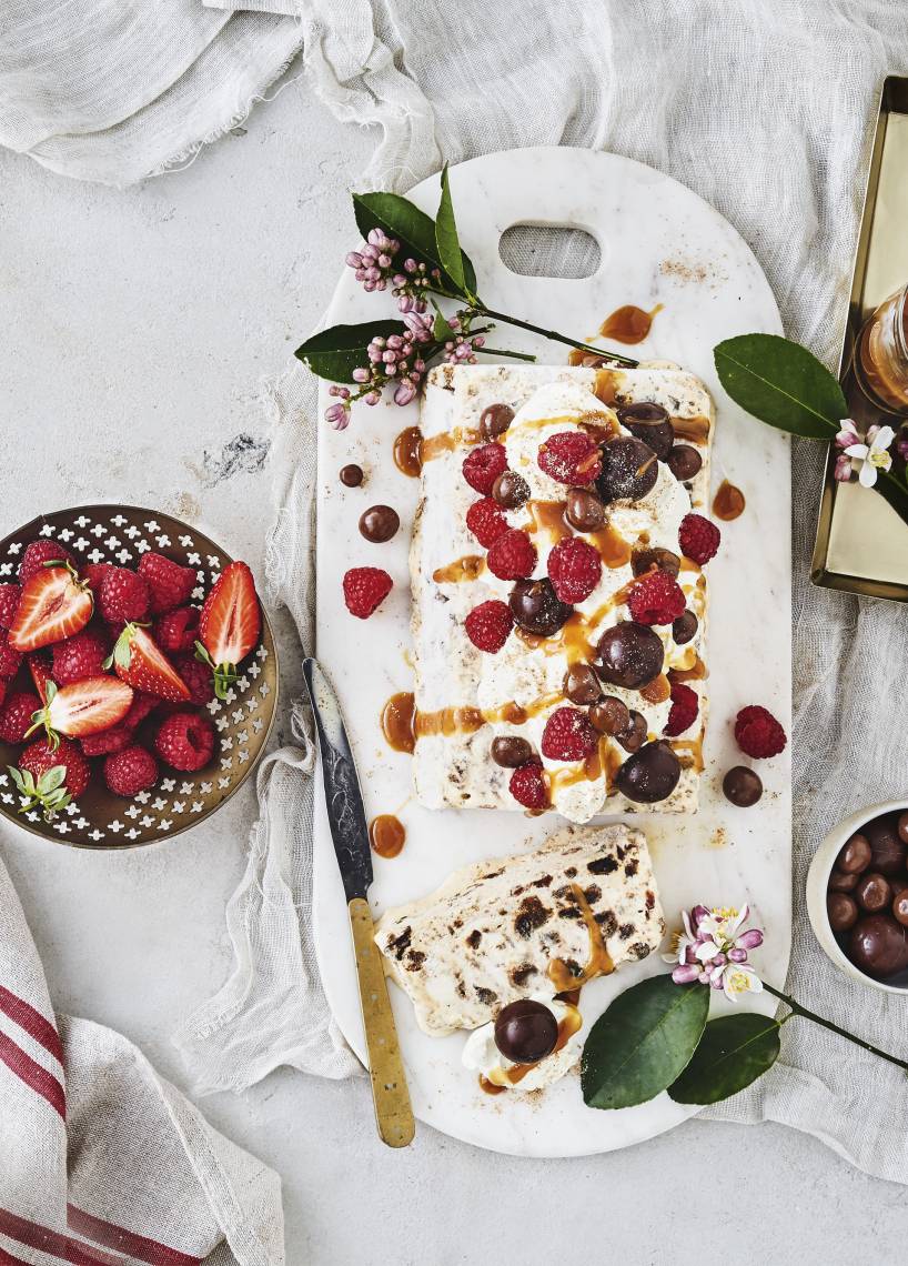 Eisschnitte mit Kuchen und Beeren aus dem Monsieur Cuisine | ZauberMix Eisschnitte mit Kuchen und Beeren aus dem Monsieur Cuisine | ZauberMix