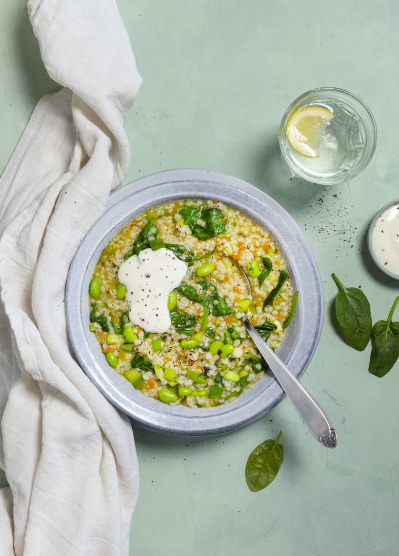 Veganer Graupen-One-Pot mit Spinat und Edamame