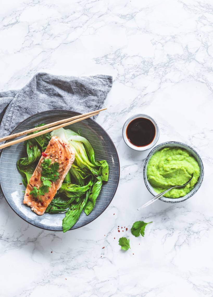 Koriander-Lachs mit Pak Choi auf Wasabi-Kartoffelstampf