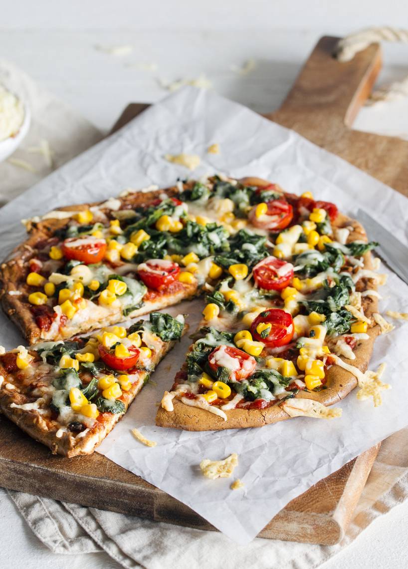 Low Carb Pizza mit Käseboden