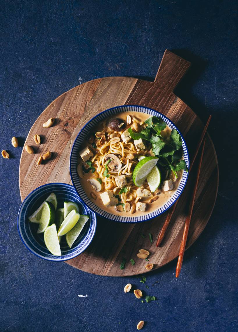 One Pot Erdnuss-Ramen-Suppe