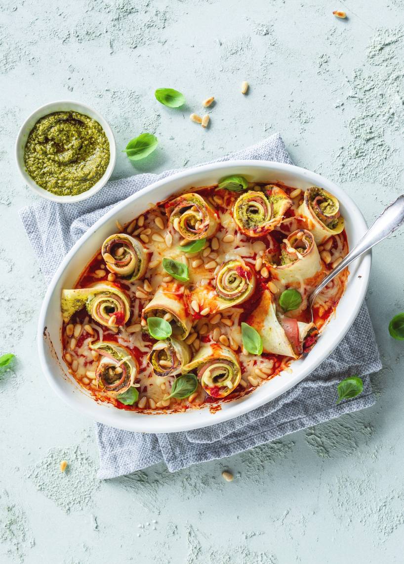 Pfannkuchen-Auflauf mit Schinken und Tomatensoße