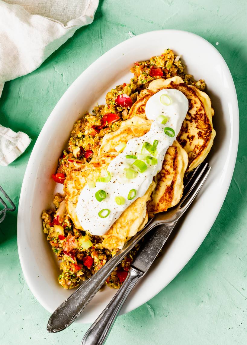 Quarktaler mit Brokkoli-Radieschen-Frühlingszwiebel-Salat