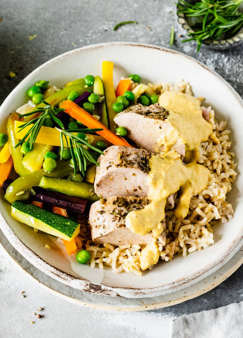 Schweinefilet mit Vollkornreis und Schmand-Soße