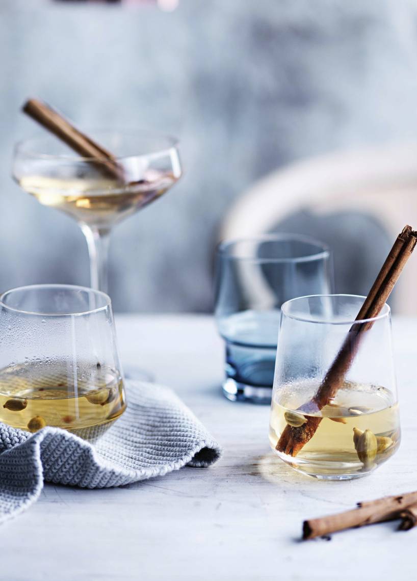 Weißwein-Glögg mit Holunderblütensirup im Monsieur Cuisine | ZauberMix