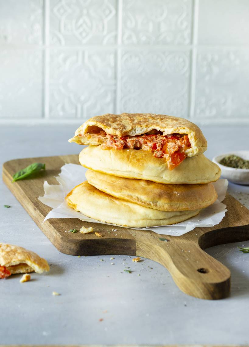 Pfannenbrot mit Tomatenfrischkäse