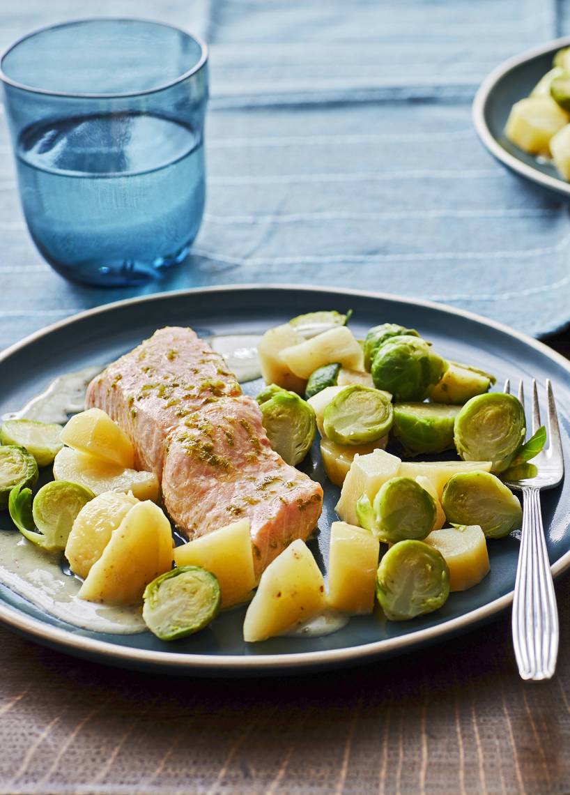 Lachs mit Rosenkohl und Senfsauce