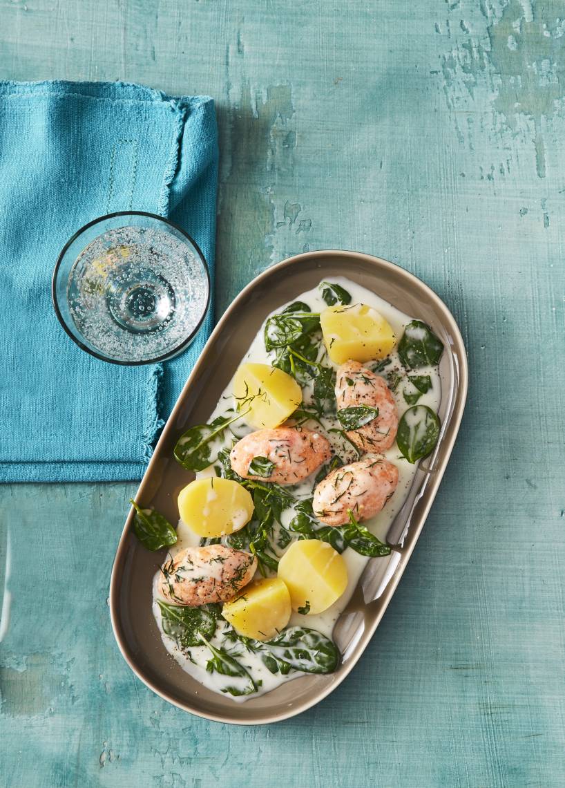 Lachsbällchen auf Spinatrahm