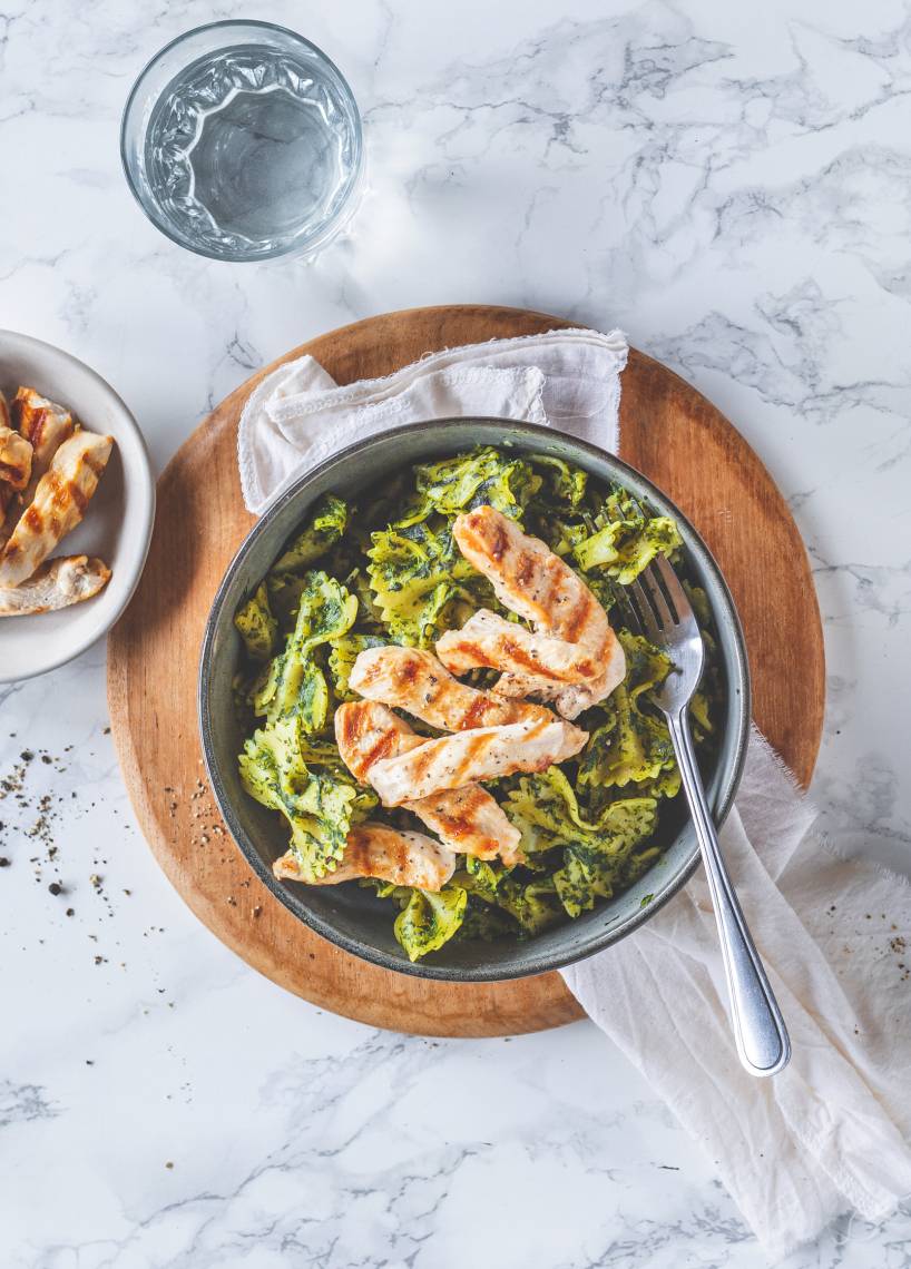 Pasta-Hähnchen-Bowl mit Spinat