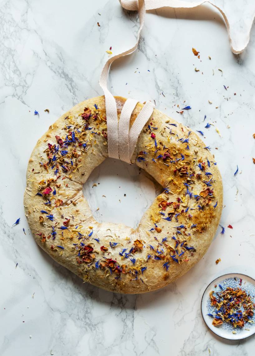 Sommerliches Blütenbrot