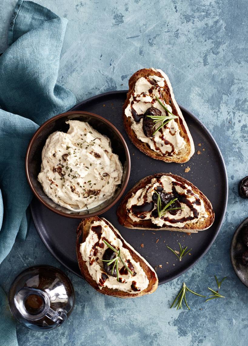 Pflaumen-Rosmarin-Creme mit Balsamicosirup