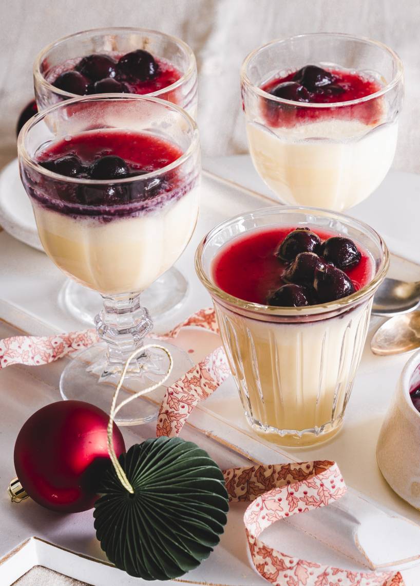 Marzipan-Mousse mit Kirschkompott