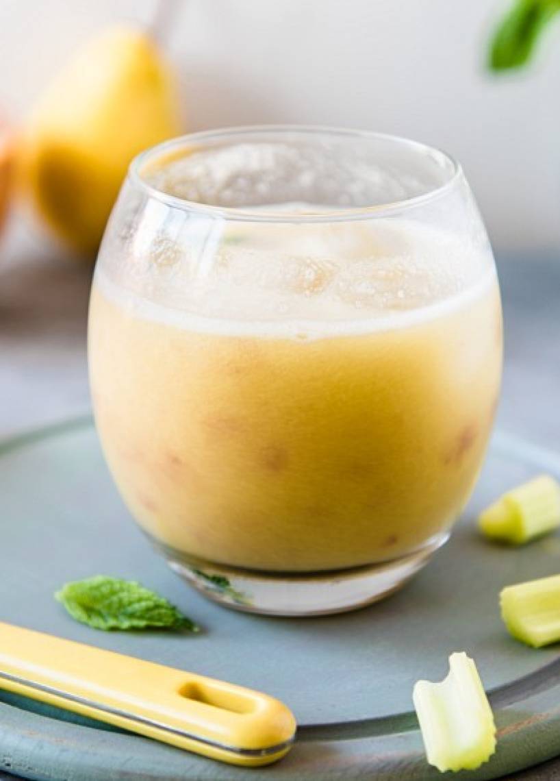 Birnen-Sellerie-Saft mit rosa Grapefruit