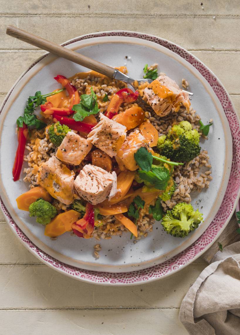 Lachs mit Dinkel und Gemüse