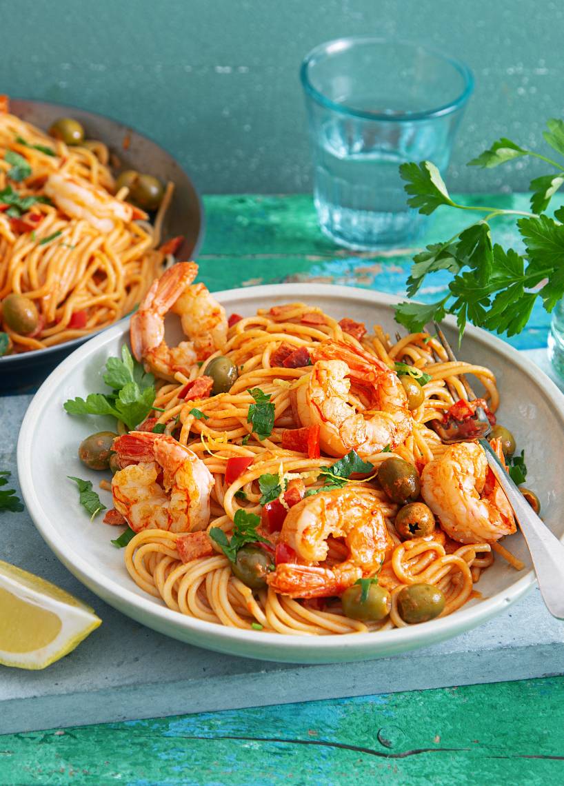 Pasta mit Garnelen in Tomaten-Sahne-Soße