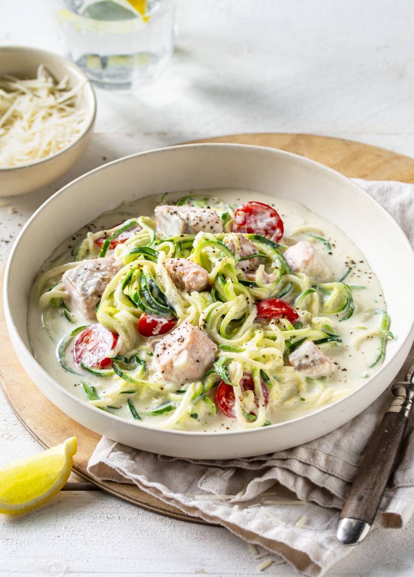 Zucchininudeln mit Lachs-Sahne-Soße | ZauberMix Zucchininudeln mit Lachs-Sahne-Soße | ZauberMix