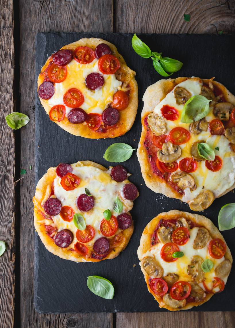 Mini Salami-Pizzen mit Champignons