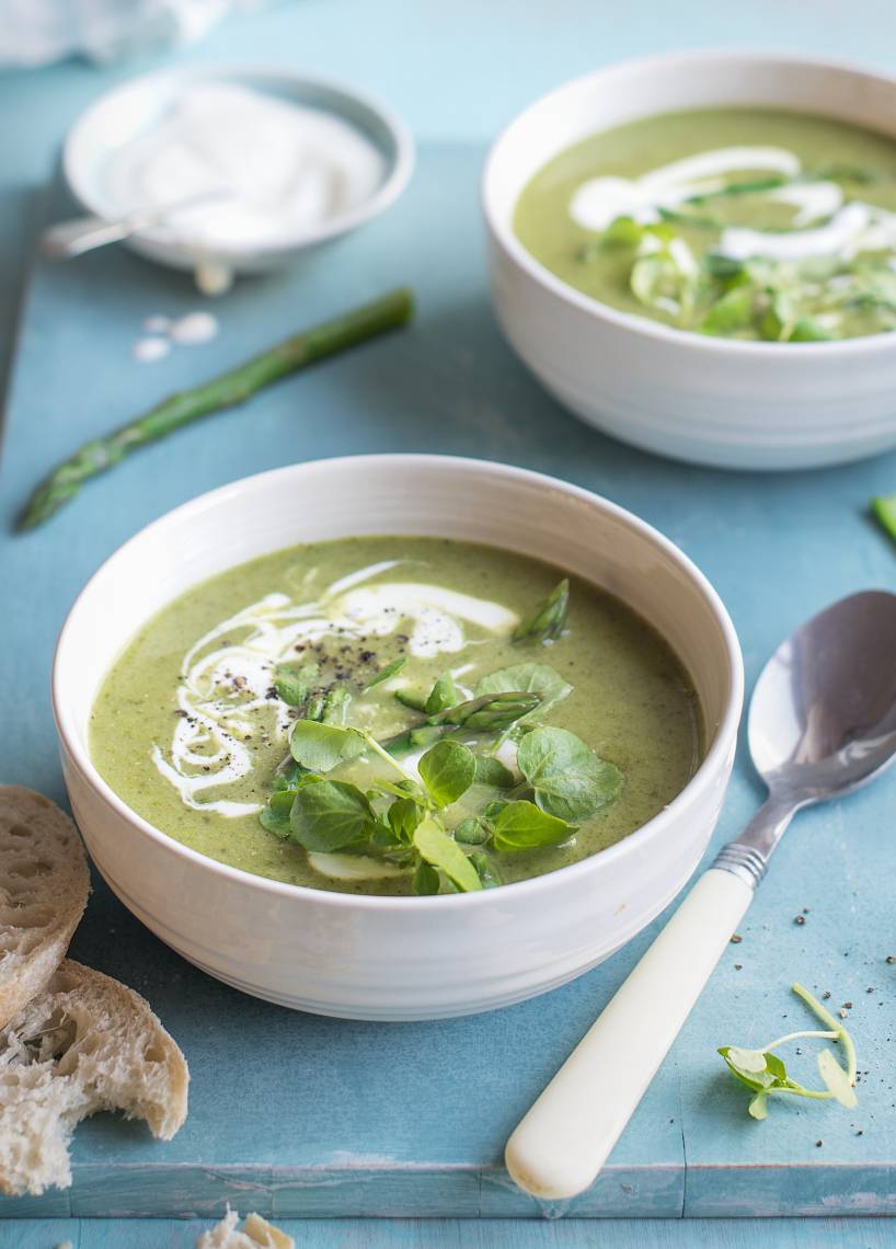 Grüne Spargelcremesuppe mit Mascarpone