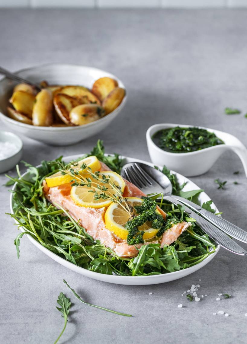 Lachs sous-vide mit Bratkartoffeln und Kräutersoße
