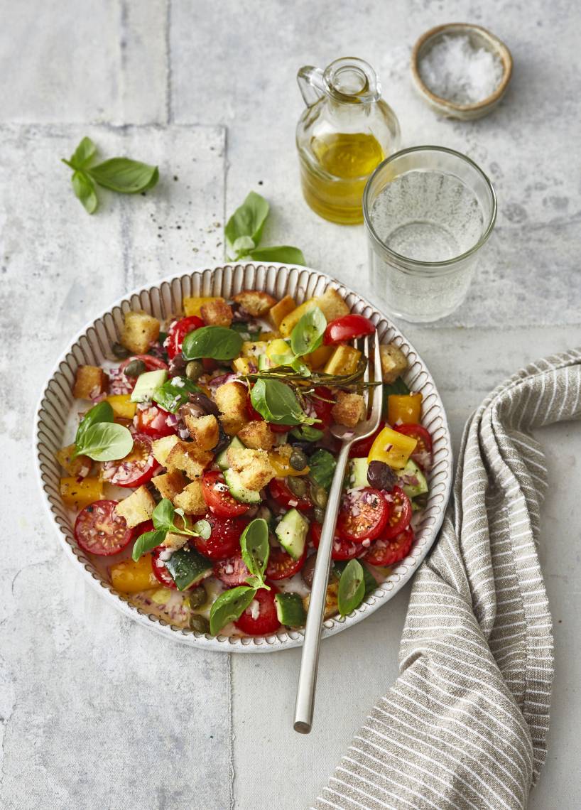 Brotsalat mit Zitronendressing mit dem Monsieur Cuisine | ZauberMix Brotsalat mit Zitronendressing mit dem Monsieur Cuisine | ZauberMix