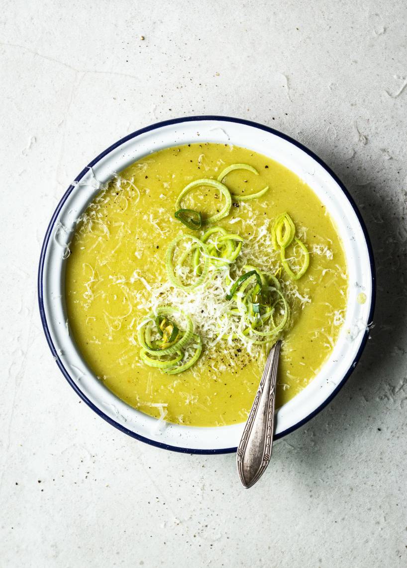 Kartoffel-Porree-Suppe mit Parmesan