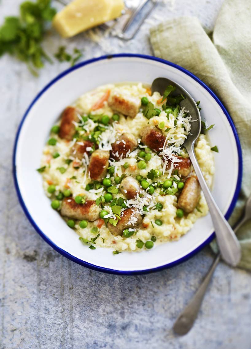 Risotto mit Würstchen und Erbsen