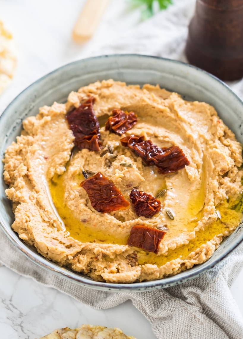 Mediterraner Tomaten-Hummus