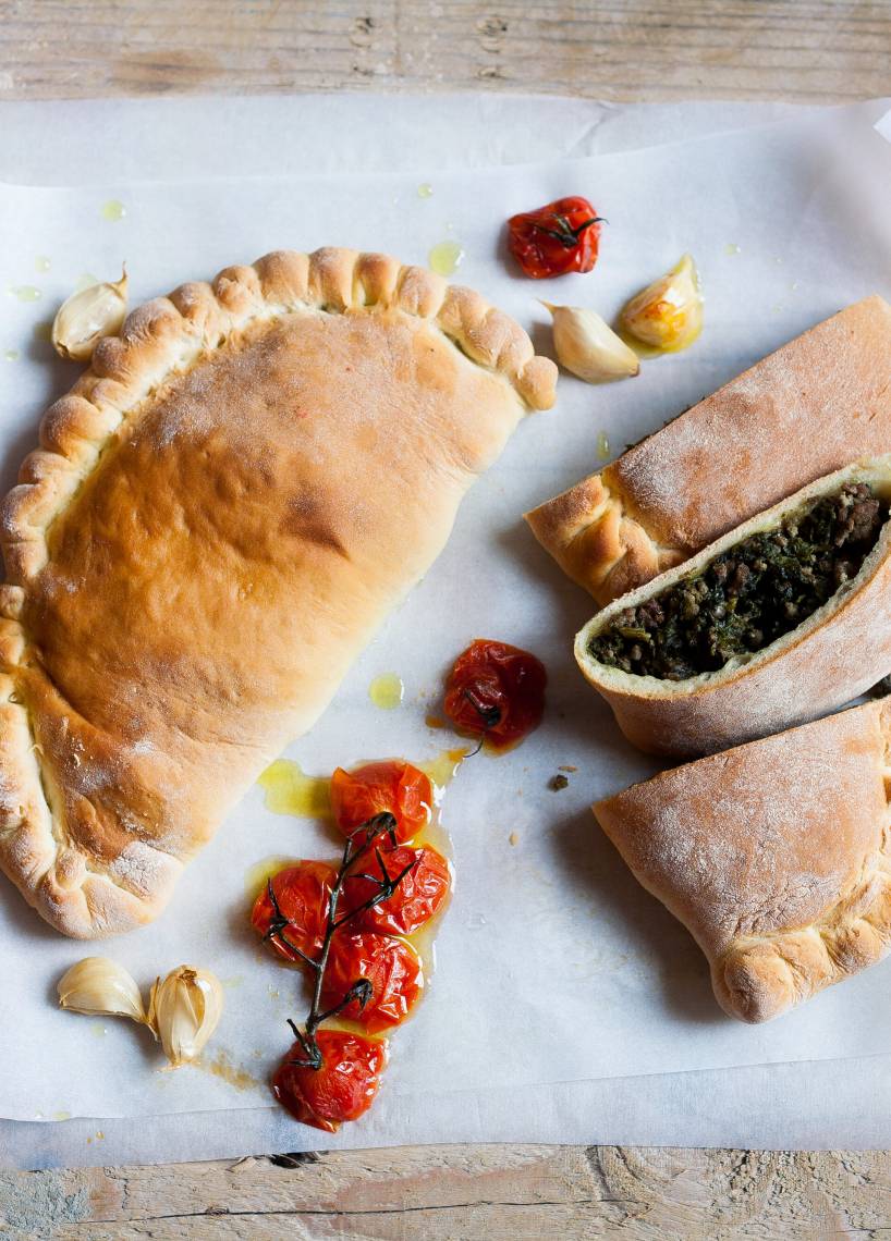 Calzone mit Spinat und Hackfleisch