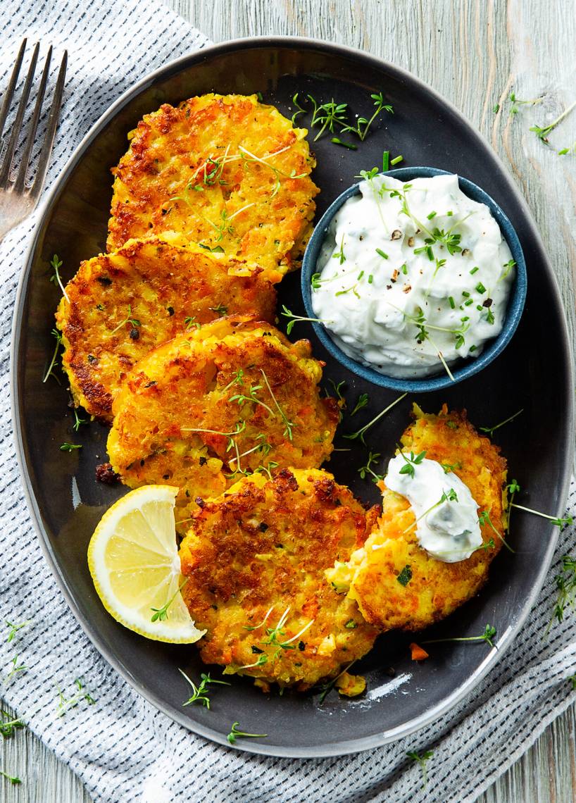 Gemüse-Kartoffelpuffer mit Kräuterdip