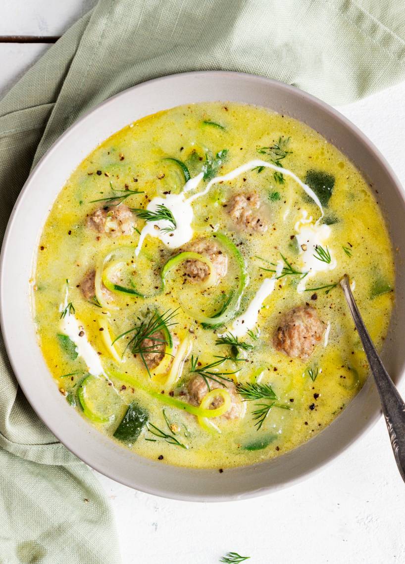 Low-Carb-Zucchinitopf mit Hackbällchen