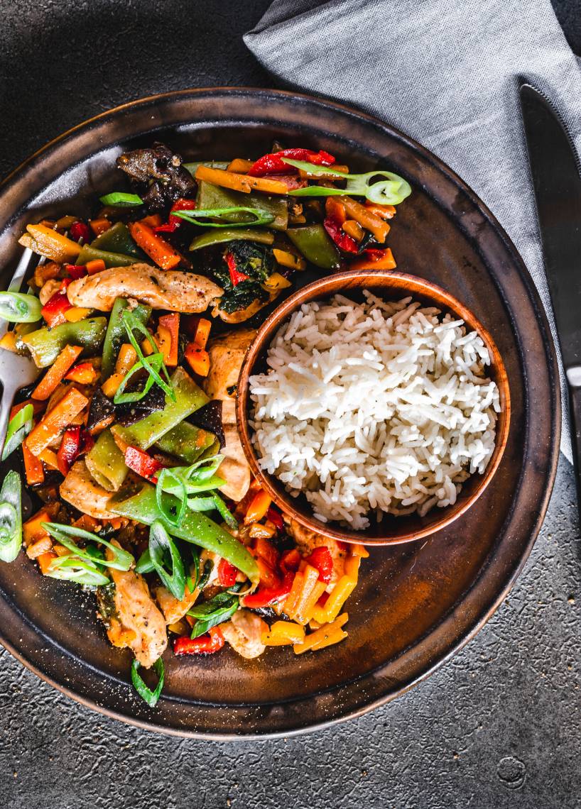 Hähnchen-Wok-Pfanne mit Basmatireis