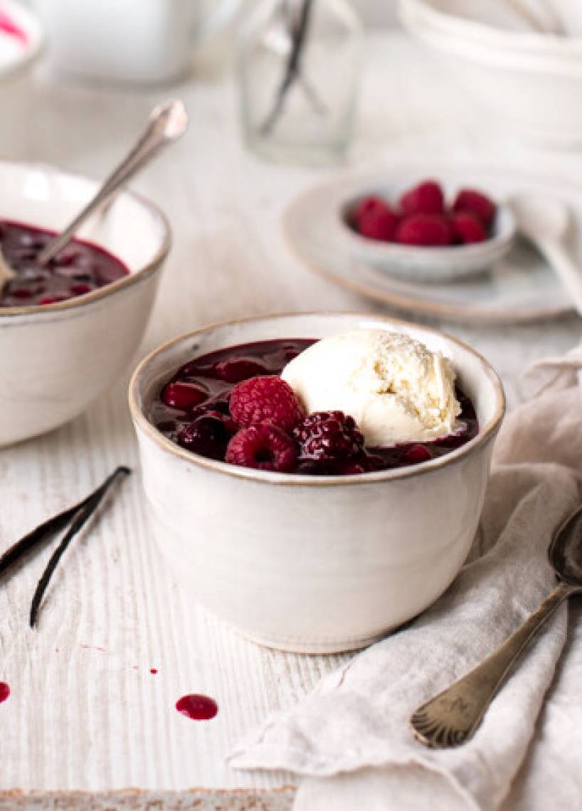 Rote Grütze mit Vanilleeis | ZauberMix