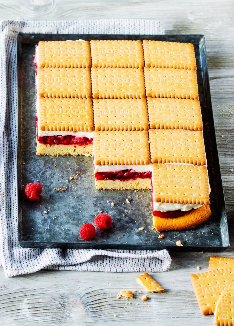 Butterkekskuchen mit Himbeeren