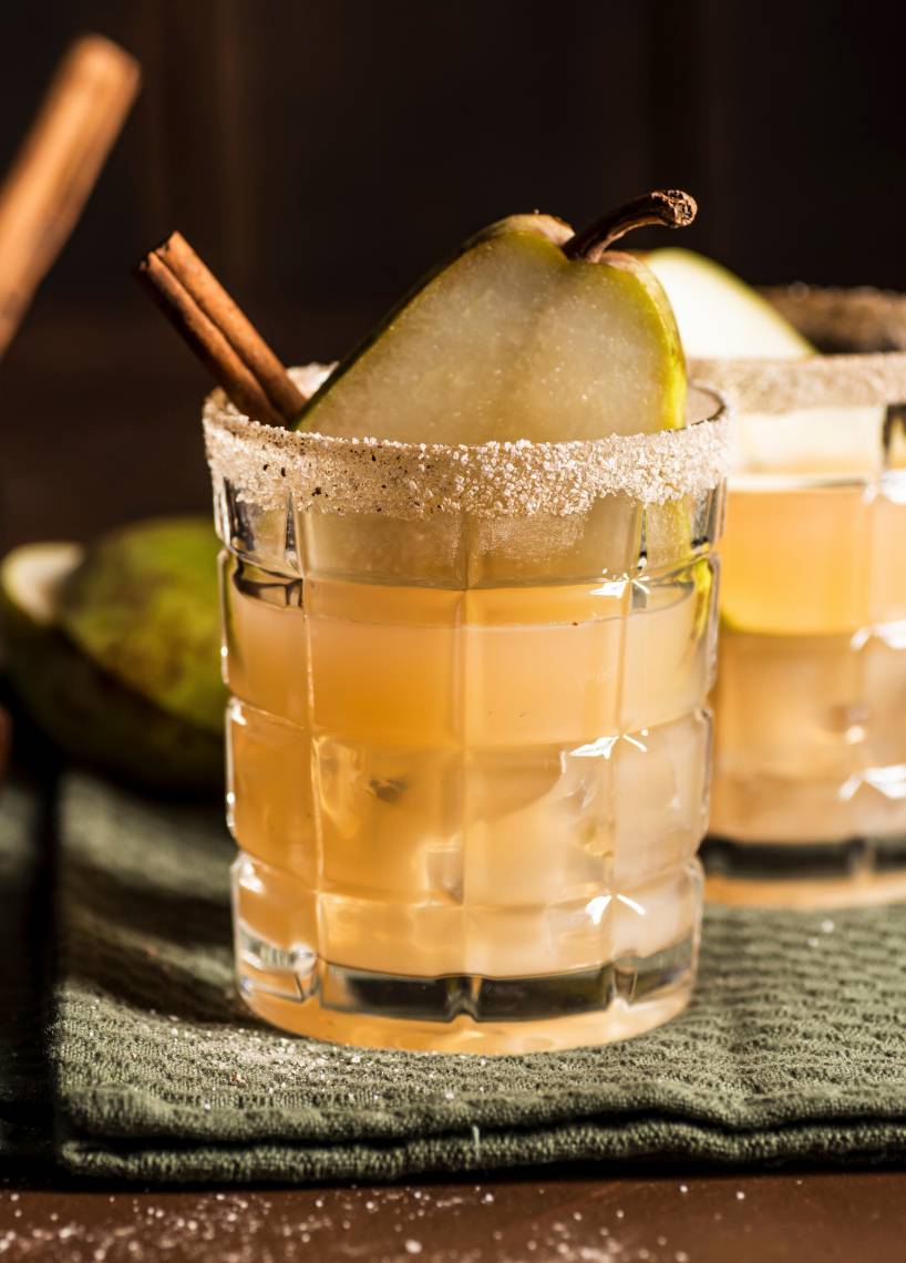 Gin Fizz mit Birne und Zimtzucker