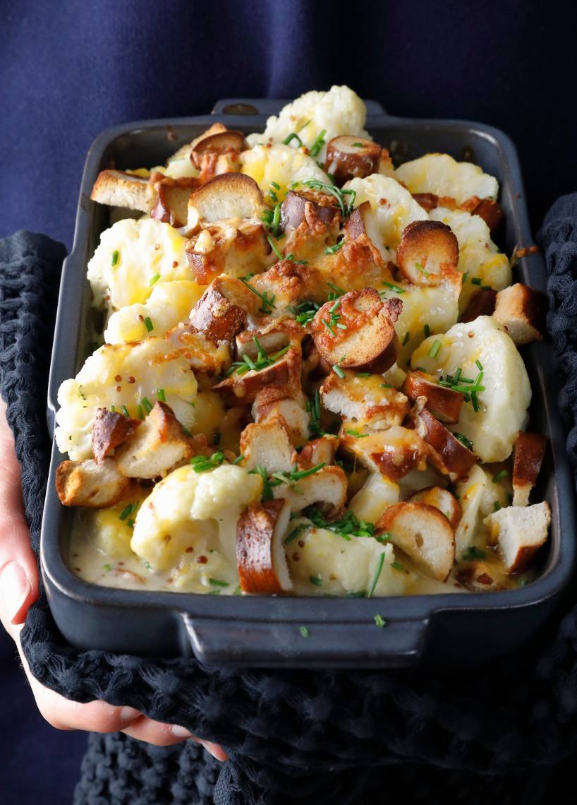 Blumenkohl-Brezel-Auflauf mit Käse-Senf-Soße