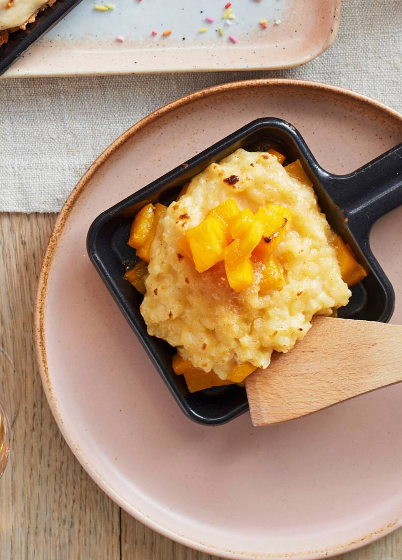 Milchreis-Pfännchen mit Pfirsich