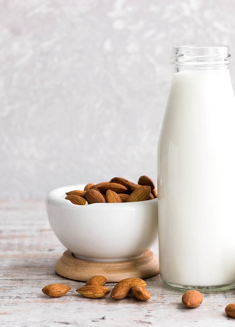 Nuss- oder Mandelmilch