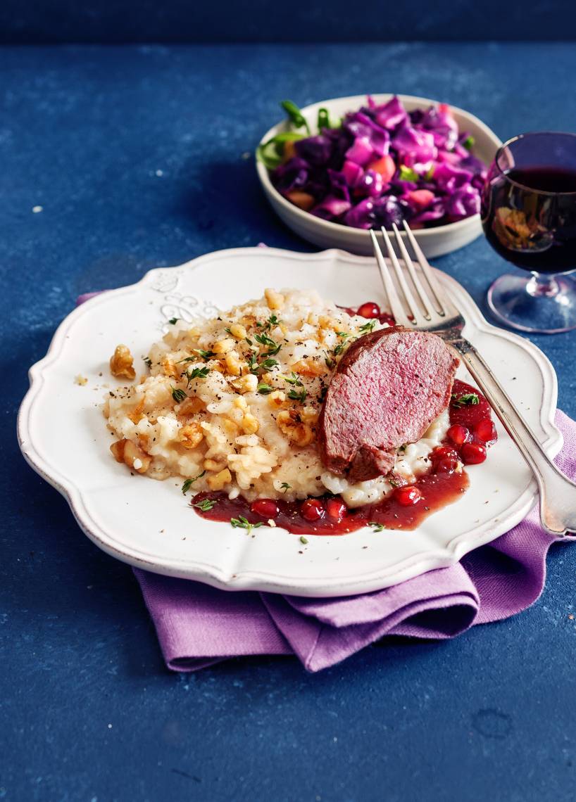 Rehrücken mit Granatapfelsoße auf Walnussrisotto