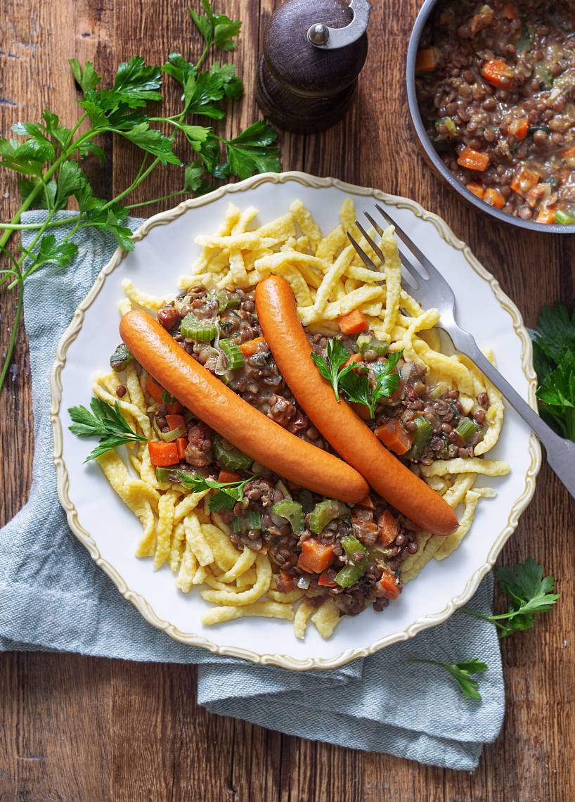 Spätzle mit Linsen und Wiener Würstchen