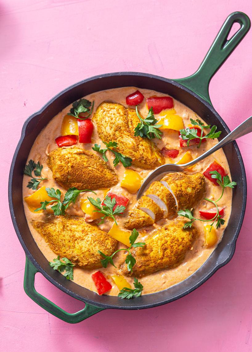 All-in-One Hähnchenbrust mit cremiger Tomaten-Paprika-Soße