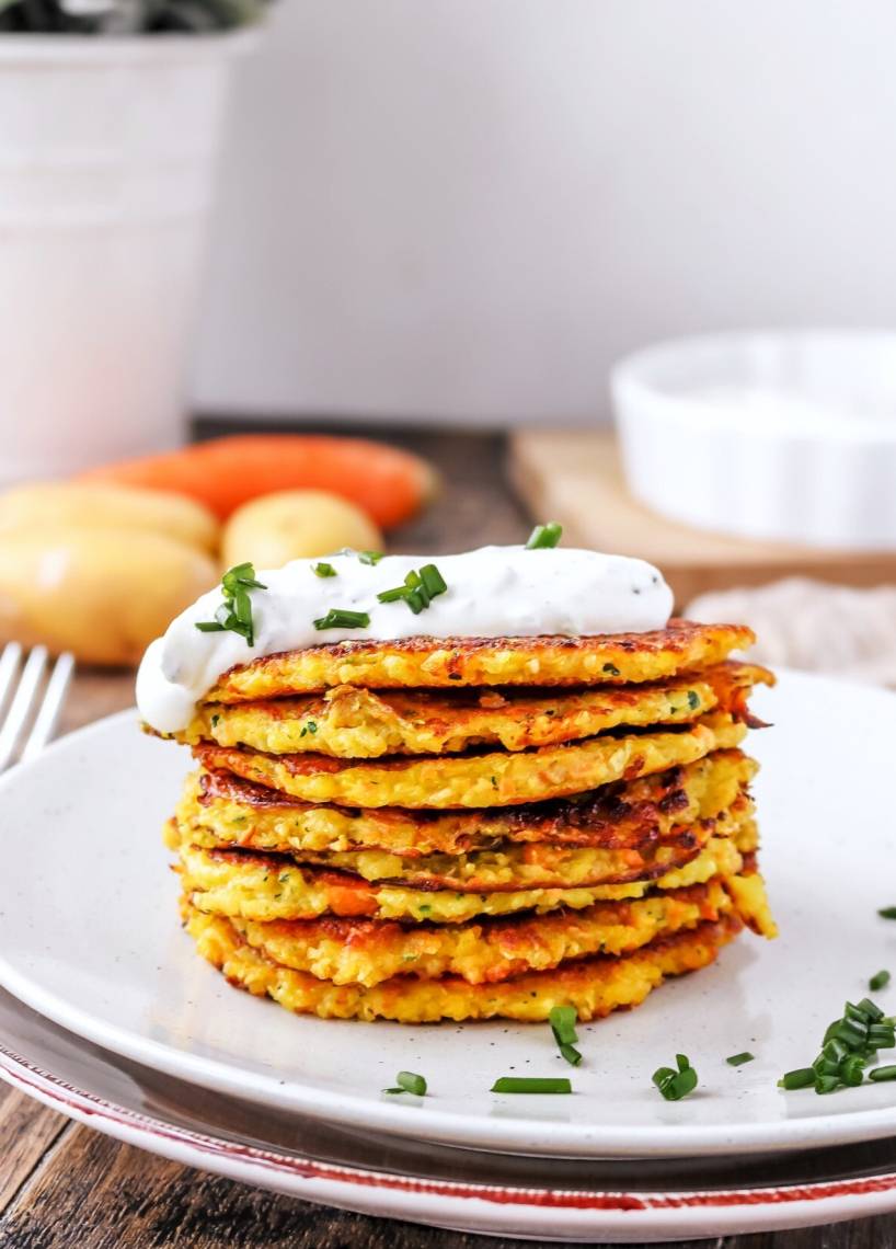 Gemüse-Kartoffelpuffer mit Kräuterdip