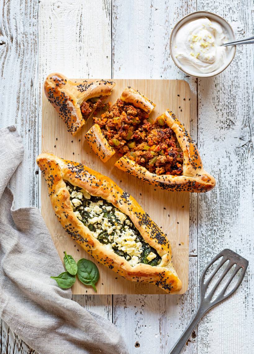 Pide mit Hackfleisch- und Spinat-Feta-Füllung | ZauberMix