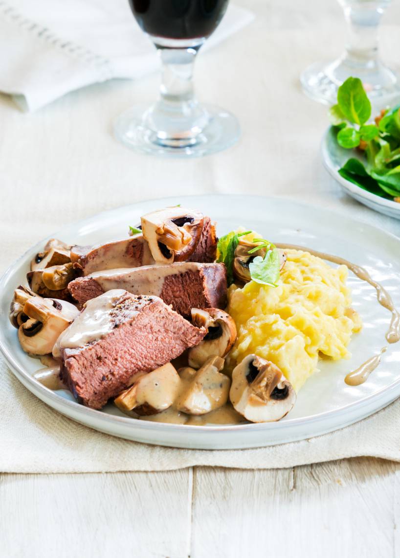 Rinderfilet mit Kartoffelstampf und Pilzsoße